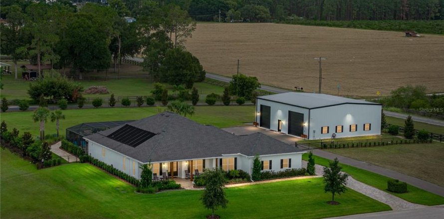 Casa en Dade City, Florida 4 dormitorios, 290.32 m2 № 2228296