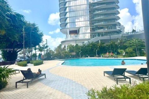 Condominio en alquiler en Miami, Florida, 1 dormitorio, 93 m2 № 2241653 - foto 18