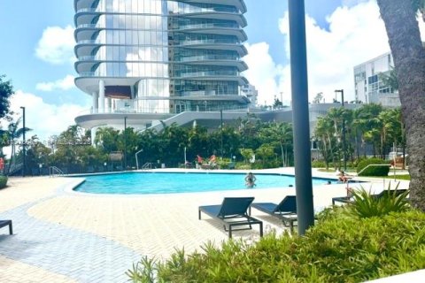 Condominio en alquiler en Miami, Florida, 1 dormitorio, 93 m2 № 2241653 - foto 19