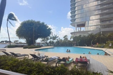 Condominio en alquiler en Miami, Florida, 1 dormitorio, 93 m2 № 2241653 - foto 17