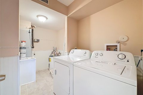 Condominio en venta en Sunrise, Florida, 2 dormitorios, 116.59 m2 № 1841020 - foto 17