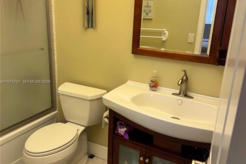 Купить кондоминиум в Лодердейл-Лейкс, Флорида 2 спальни, 87.7м2, № 2042767 - фото 16