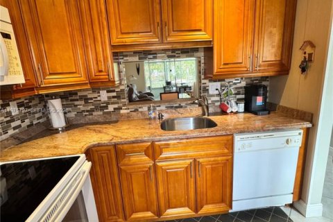 Купить кондоминиум в Лодердейл-Лейкс, Флорида 2 спальни, 87.7м2, № 2042767 - фото 5