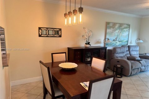 Купить кондоминиум в Лодердейл-Лейкс, Флорида 2 спальни, 87.7м2, № 2042767 - фото 7