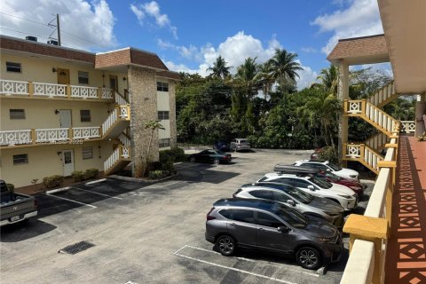 Купить кондоминиум в Лодердейл-Лейкс, Флорида 2 спальни, 87.7м2, № 2042767 - фото 2