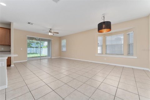 House in Orlando, Florida 4 bedrooms, 167.87 sq.m. № 1719340 - photo 13