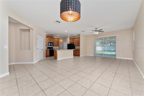 House in Orlando, Florida 4 bedrooms, 167.87 sq.m. № 1719340 - photo 14