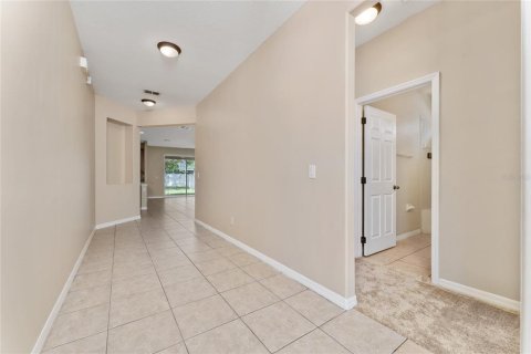 House in Orlando, Florida 4 bedrooms, 167.87 sq.m. № 1719340 - photo 7