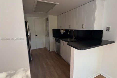 Townhouse in Palmetto Bay, Florida 2 bedrooms, 94.57 sq.m. № 2017928 - photo 14