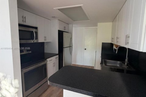 Townhouse in Palmetto Bay, Florida 2 bedrooms, 94.57 sq.m. № 2017928 - photo 15