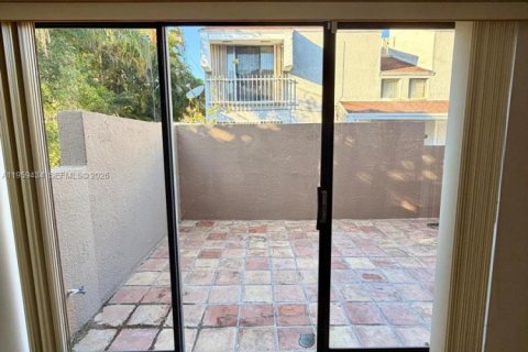 Townhouse in Palmetto Bay, Florida 2 bedrooms, 94.57 sq.m. № 2017928 - photo 18