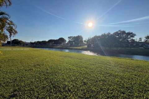 Townhouse in Palmetto Bay, Florida 2 bedrooms, 94.57 sq.m. № 2017928 - photo 20