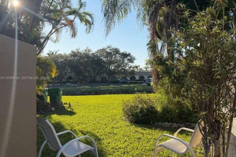 Townhouse in Palmetto Bay, Florida 2 bedrooms, 94.57 sq.m. № 2017928 - photo 21