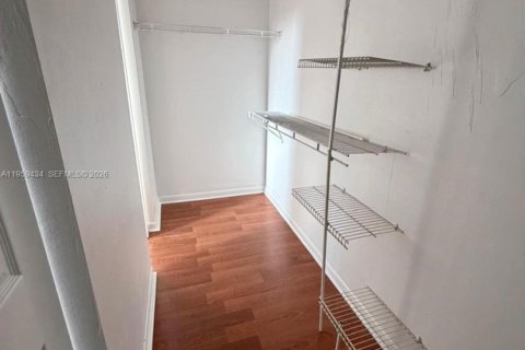 Townhouse in Palmetto Bay, Florida 2 bedrooms, 94.57 sq.m. № 2017928 - photo 10