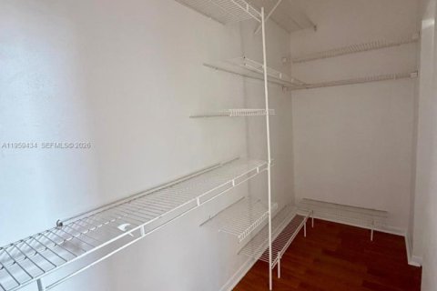 Townhouse in Palmetto Bay, Florida 2 bedrooms, 94.57 sq.m. № 2017928 - photo 9