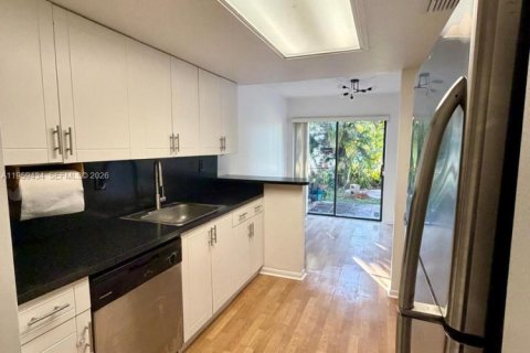 Townhouse in Palmetto Bay, Florida 2 bedrooms, 94.57 sq.m. № 2017928 - photo 17