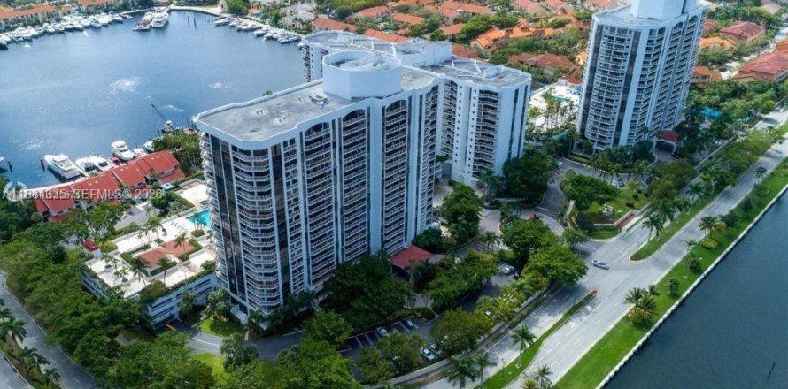 Кондоминиум с 2 спальнями в Авентура, Флорида № 2048707