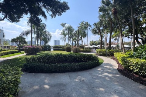 Купить кондоминиум в Авентура, Флорида 2 спальни, 107.21м2, № 2048707 - фото 24