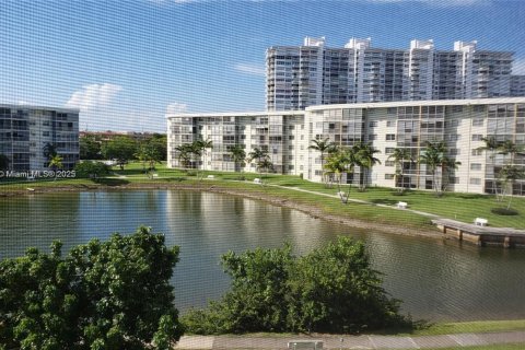 Купить кондоминиум в Авентура, Флорида 1 спальня, 71.35м2, № 1756486 - фото 3