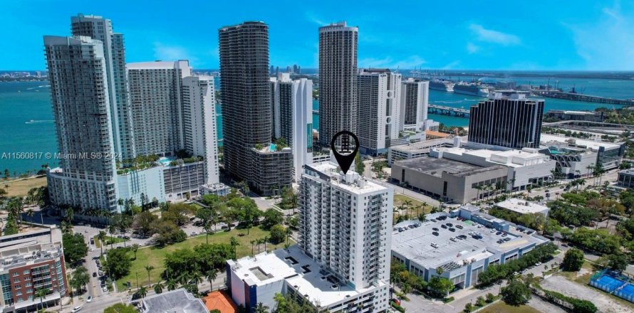 Condominio en Miami, Florida, 1 dormitorio № 1692356