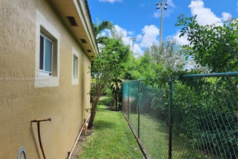 House in Miami Lakes, Florida 3 bedrooms, 141.49 sq.m. № 1879006 - photo 27