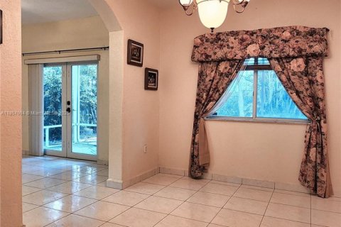 House in Miami Lakes, Florida 3 bedrooms, 141.49 sq.m. № 1879006 - photo 11
