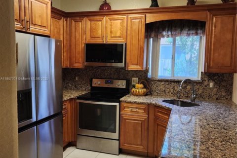 House in Miami Lakes, Florida 3 bedrooms, 141.49 sq.m. № 1879006 - photo 3