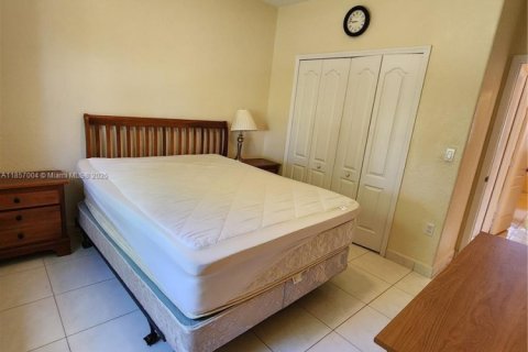 House in Miami Lakes, Florida 3 bedrooms, 141.49 sq.m. № 1879006 - photo 22