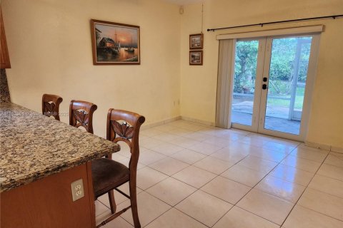 House in Miami Lakes, Florida 3 bedrooms, 141.49 sq.m. № 1879006 - photo 6