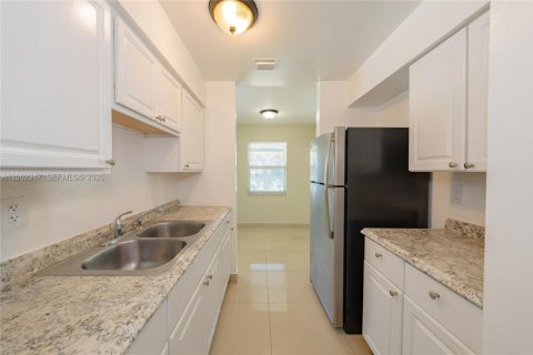 Снять в аренду квартиру в Лейк-Парк, Флорида 3 спальни, № 2066437 - фото 14