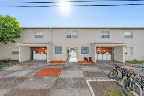 Снять в аренду квартиру в Лейк-Парк, Флорида 3 спальни, № 2066437 - фото 2