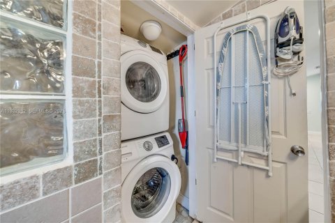 Снять в аренду виллу или дом в Холливуд, Флорида 3 спальни, 120.77м2, № 1991152 - фото 29