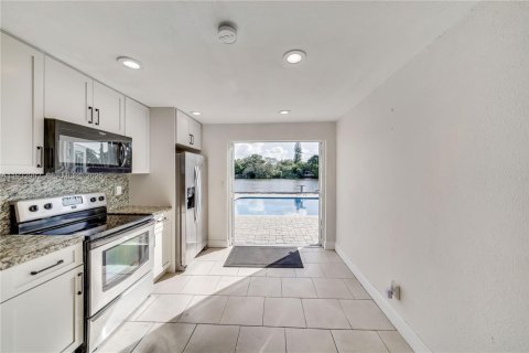 Снять в аренду виллу или дом в Холливуд, Флорида 3 спальни, 120.77м2, № 1991152 - фото 20