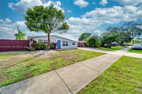 Снять в аренду виллу или дом в Холливуд, Флорида 3 спальни, 120.77м2, № 1991152 - фото 6