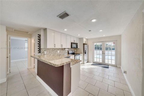 Снять в аренду виллу или дом в Холливуд, Флорида 3 спальни, 120.77м2, № 1991152 - фото 14