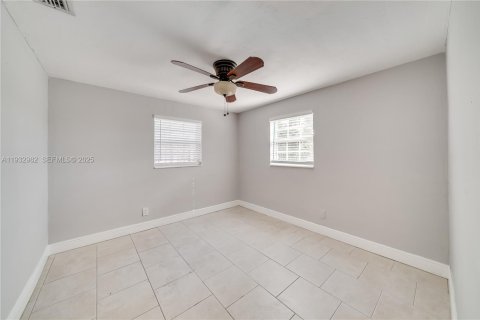 Снять в аренду виллу или дом в Холливуд, Флорида 3 спальни, 120.77м2, № 1991152 - фото 30