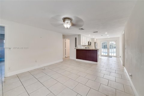 Снять в аренду виллу или дом в Холливуд, Флорида 3 спальни, 120.77м2, № 1991152 - фото 9