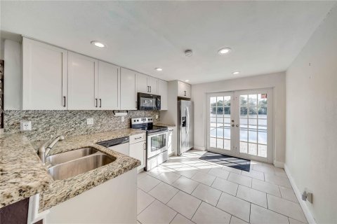 Снять в аренду виллу или дом в Холливуд, Флорида 3 спальни, 120.77м2, № 1991152 - фото 16