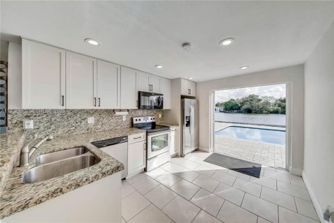 Снять в аренду виллу или дом в Холливуд, Флорида 3 спальни, 120.77м2, № 1991152 - фото 21