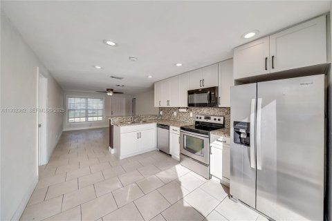 Снять в аренду виллу или дом в Холливуд, Флорида 3 спальни, 120.77м2, № 1991152 - фото 19