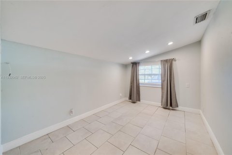 Снять в аренду виллу или дом в Холливуд, Флорида 3 спальни, 120.77м2, № 1991152 - фото 24