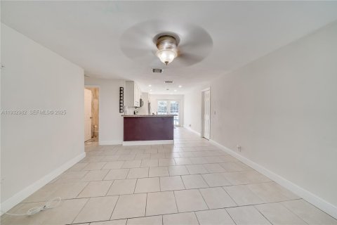 Снять в аренду виллу или дом в Холливуд, Флорида 3 спальни, 120.77м2, № 1991152 - фото 13