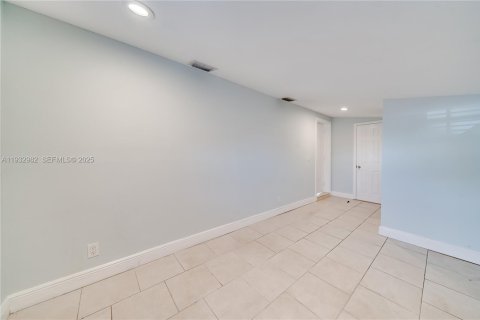 Снять в аренду виллу или дом в Холливуд, Флорида 3 спальни, 120.77м2, № 1991152 - фото 26