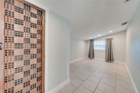 Снять в аренду виллу или дом в Холливуд, Флорида 3 спальни, 120.77м2, № 1991152 - фото 23