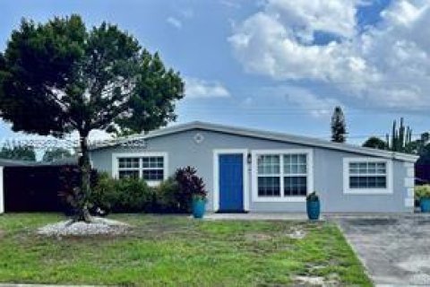 Снять в аренду виллу или дом в Холливуд, Флорида 3 спальни, 120.77м2, № 1991152 - фото 3