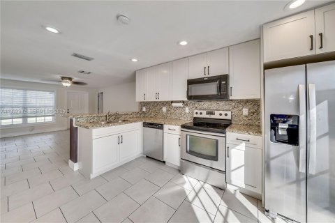 Снять в аренду виллу или дом в Холливуд, Флорида 3 спальни, 120.77м2, № 1991152 - фото 18