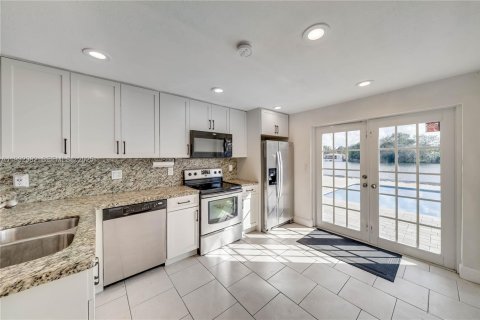 Снять в аренду виллу или дом в Холливуд, Флорида 3 спальни, 120.77м2, № 1991152 - фото 15