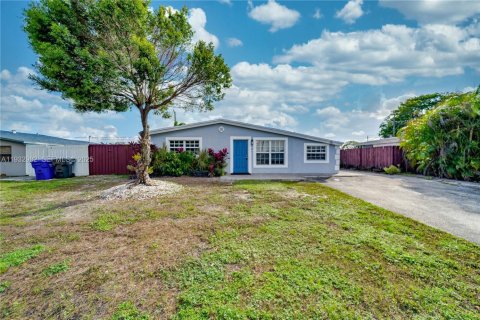 Снять в аренду виллу или дом в Холливуд, Флорида 3 спальни, 120.77м2, № 1991152 - фото 5