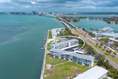 Copropriété à vendre à Sarasota, Floride: 2 chambres, 76.18 m2 № 2411446 - photo 26