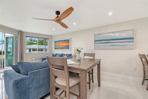 Copropriété à vendre à Sarasota, Floride: 2 chambres, 76.18 m2 № 2411446 - photo 6